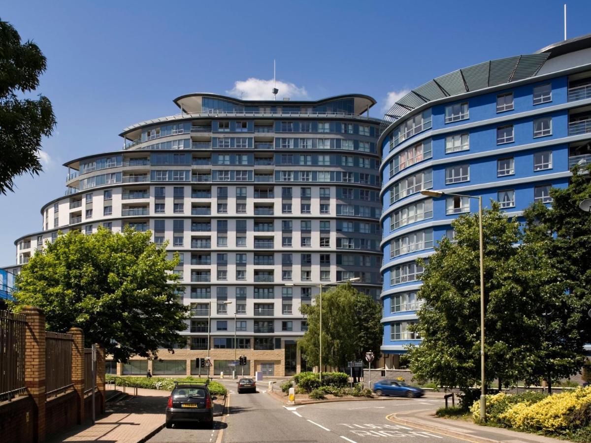 The Rose Suite Woking Exterior photo